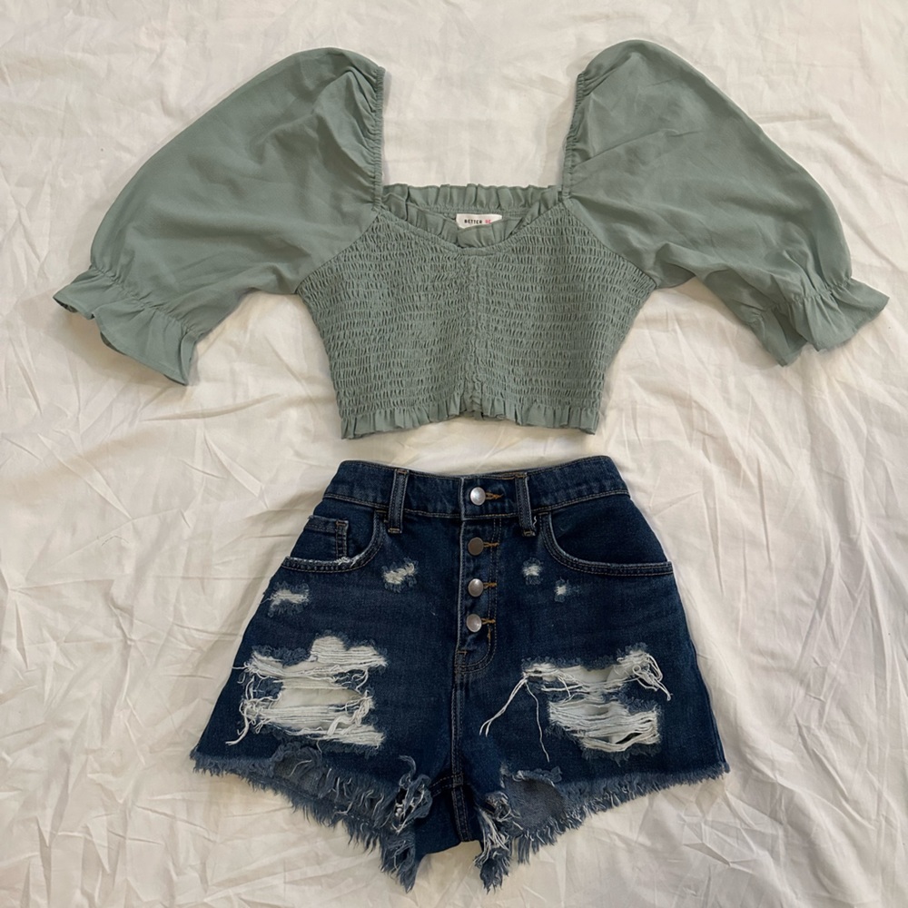 NWOT BRAND NEW Sage Green Crop Top Puff Sleeve Ruched Draw String Size Medium - Picture 1 of 5